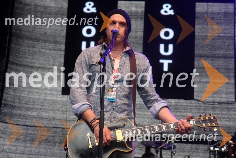 Član skupine In&OutRadio City, koncert 2013