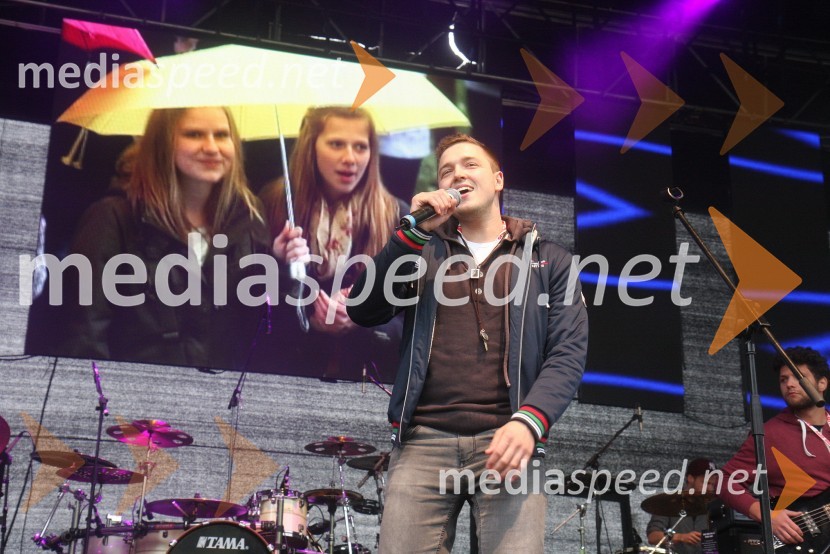 Član skupine In&OutRadio City, koncert 2013