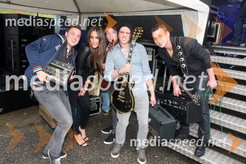 Skupina In&Out; pevka skupine MuffRadio City, koncert 2013