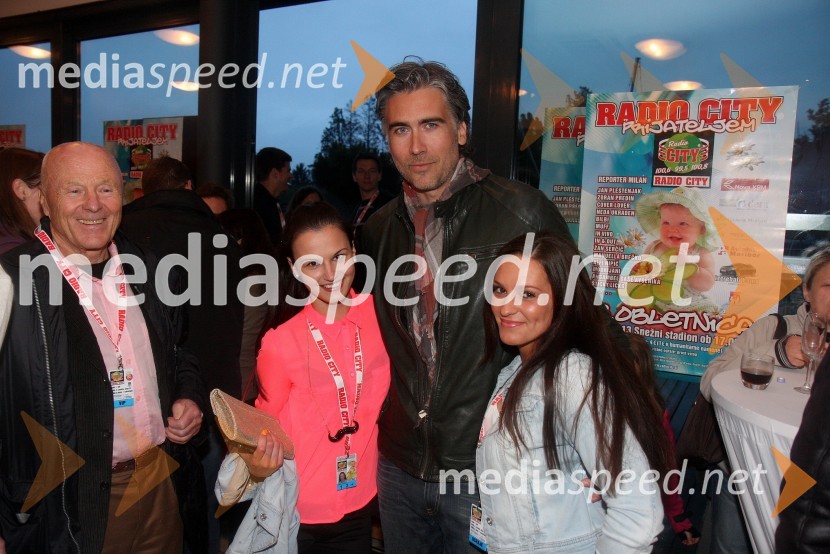 ...; Jan Plestenjak, pevec; ...Radio City, koncert 2013