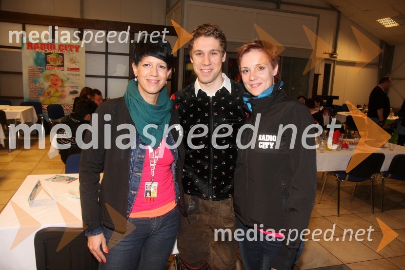 Tina Zavec Aram, moderatorka na Radiu City; Saša Avsenik, glasbenik;&nbsp;Tanja Klajnščak, novinarka Radia CityRadio City, koncert 2013