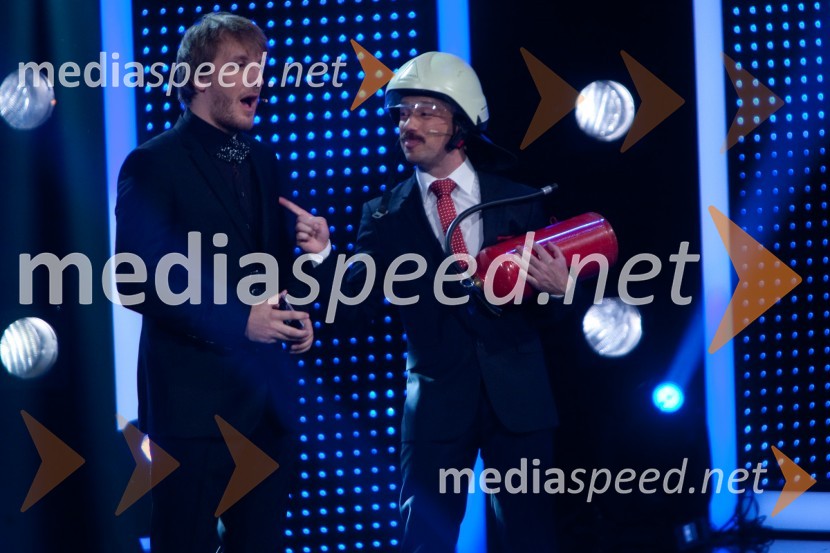 Matej Puc, voditelj; Jože Robežnik, voditeljSlovenija ima talent, 5. polfinalna oddaja