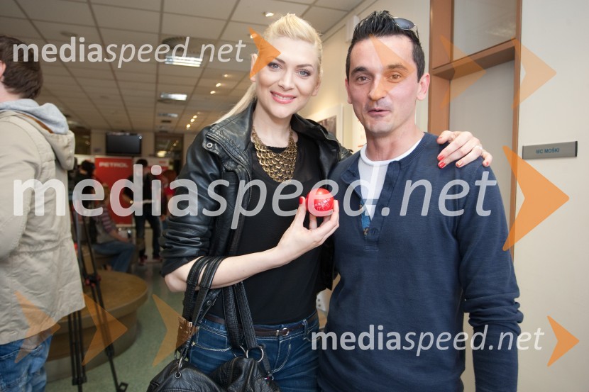 Manca Špik, pevka; Gregor Murn, moderatorSlovenski dan krvodajalstva z znanimi Slovenci