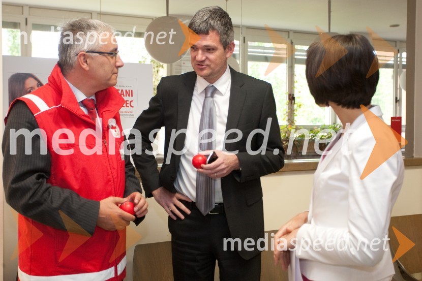 Dr. Danijel Starman, Rdeči križ Slovenije; Tomaž Berločnik, predsednik uprave Petrol d.d.; Andreja Grabner, v.d. direktorica Zavoda RS za transfuzijsko medicinoSlovenski dan krvodajalstva z znanimi Slovenci