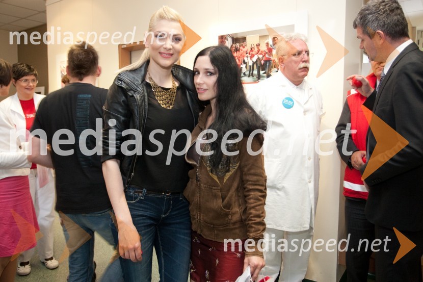 Manca Špik, pevka; Urška Majdič, pevkaSlovenski dan krvodajalstva z znanimi Slovenci