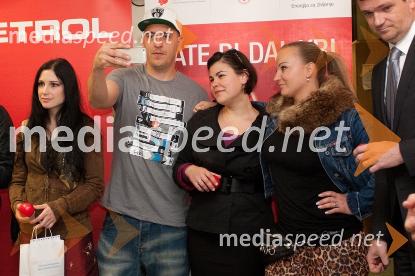 6pack Čukur, raper; Ana Marija Mitič, stand up komičarka; Nika MaroltSlovenski dan krvodajalstva z znanimi Slovenci