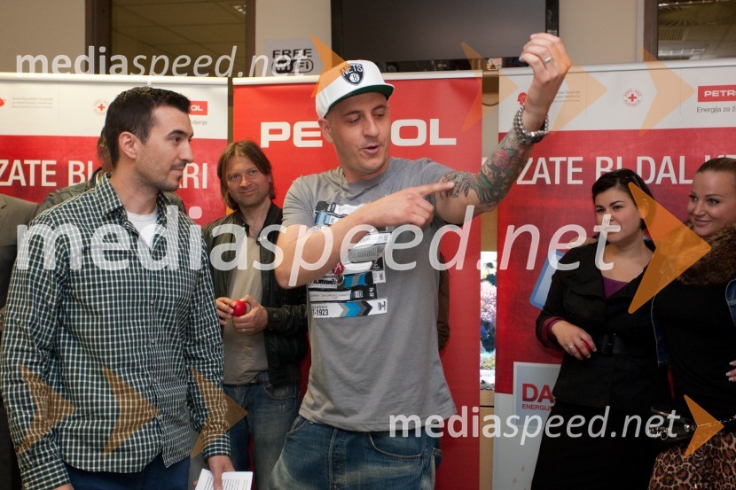 Marko Potrč, voditelj; 6pack Čukur, raperSlovenski dan krvodajalstva z znanimi Slovenci