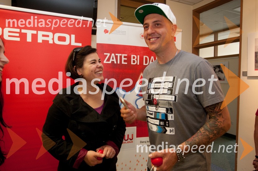 Ana Marija MItič, stand up komičarka; 6pack Čukur, raperSlovenski dan krvodajalstva z znanimi Slovenci