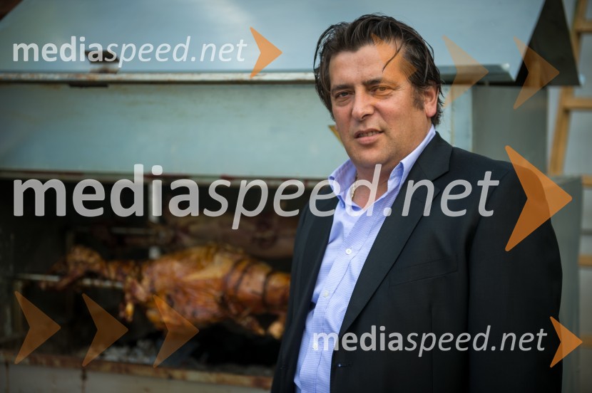 Husko Hajdarpašić, lastnik restavracije SarajOtvoritev restavracije Saraj