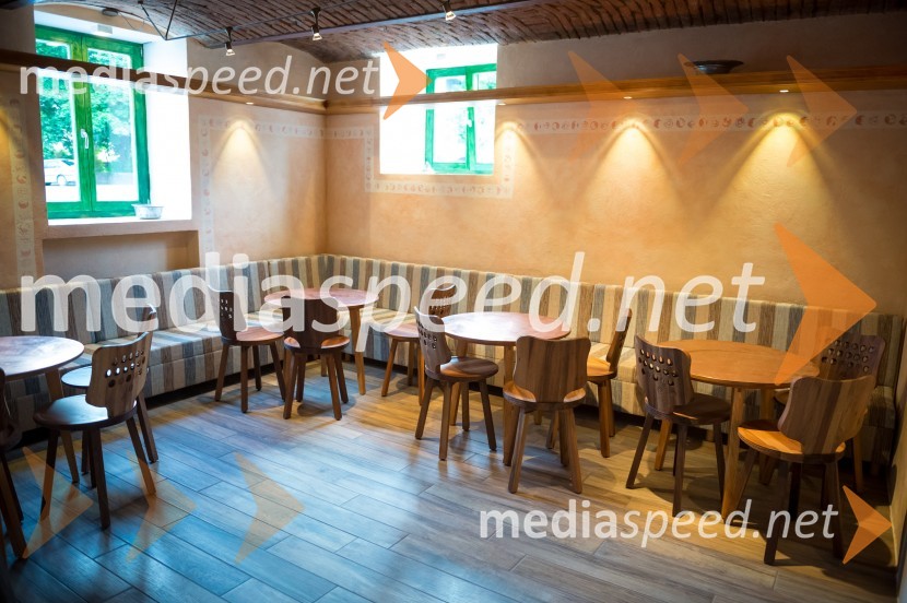 Notranjost restavracije SarajOtvoritev restavracije Saraj