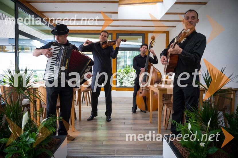 Otvoritev restavracije Saraj