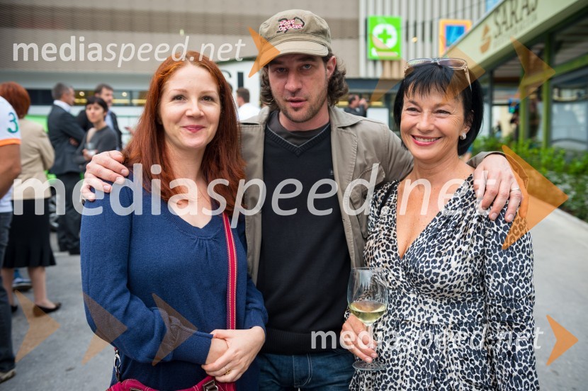 Sonja Javornik, novinarka; Vanja Alič, glasbenik; Azra Širovnik, pisateljicaOtvoritev restavracije Saraj