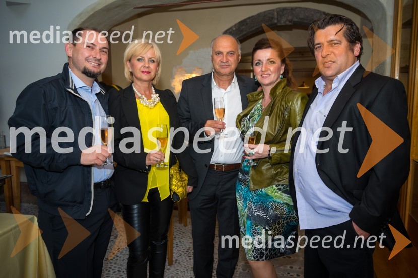 Gašpar Gašpar Mišič; državni sekretar v kabinetu predsednice vlade; življenjska sopotnica Tatjana Celarc; direktor Veletekstil; Husko Hajdarpašić, lastnik restavracije SarajOtvoritev restavracije Saraj