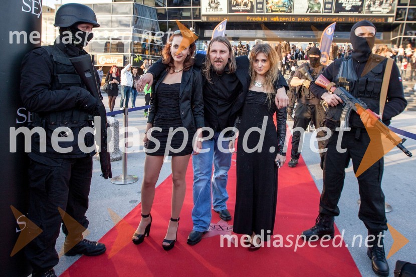 Leila A. Jelić, producentka; Dejan Babosek, režiser filma Izhod;&nbsp;Mojca Štrajher, producentkaPremiera filma Izhod