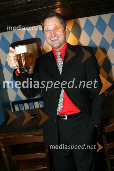 Jože Hribar, vodja pivnice in direktor gostinstva, Delikatesa d.d.Otvoritev Pivnice Bavaria