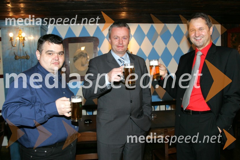 Jani Markovič, izvršni direktor, Tomaž Mencinger, glavni direktor in Jože Hribar, vodja pivnice in direktor gostinstva, Delikatesa d.d.Otvoritev Pivnice Bavaria