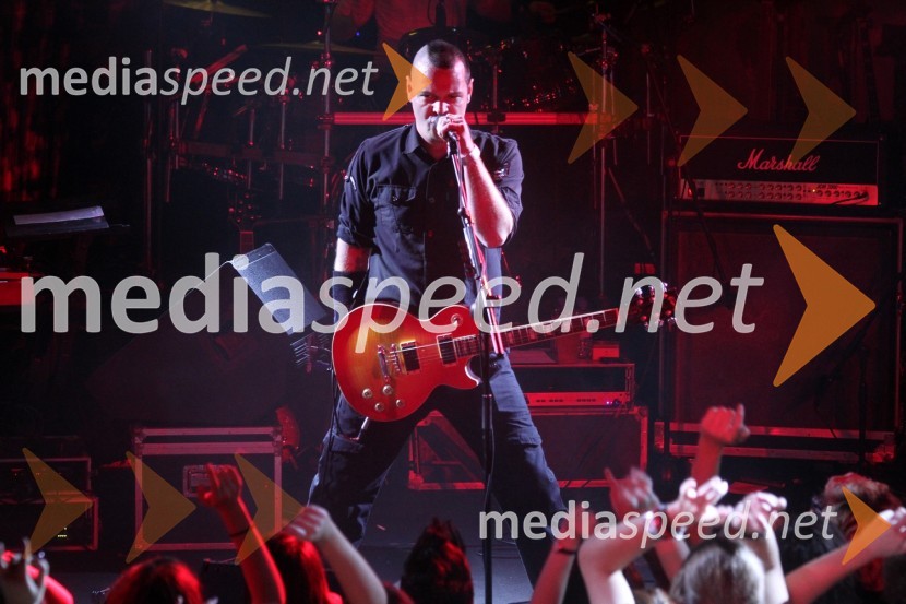 Tomi Meglič, pevec skupine SiddhartaAkustično simfonična obletnica Siddhartinega zgodovinskega koncerta 17. in 18.6.2013