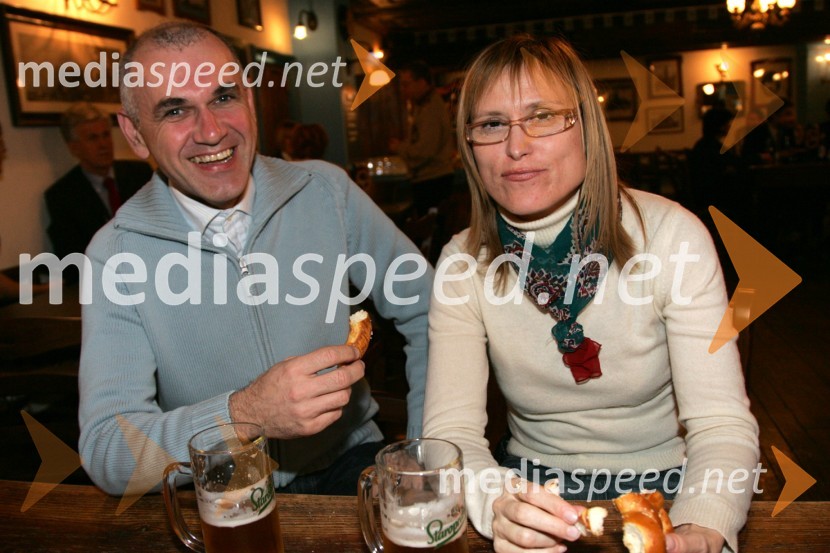 Cvetka Žirovnik, direktorica mariborskega regionalnega centra RTV Maribor z možem JanijemOtvoritev Pivnice Bavaria