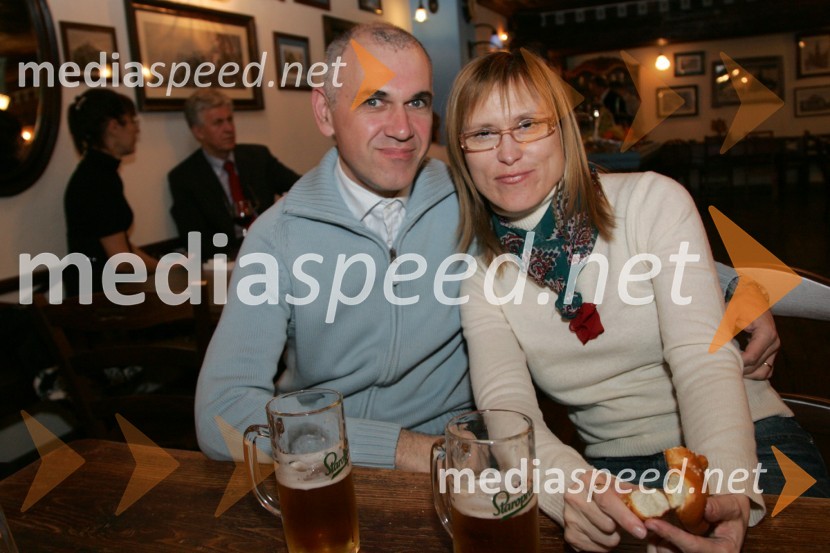 Cvetka Žirovnik, direktorica mariborskega regionalnega centra RTV Maribor z možem JanijemOtvoritev Pivnice Bavaria