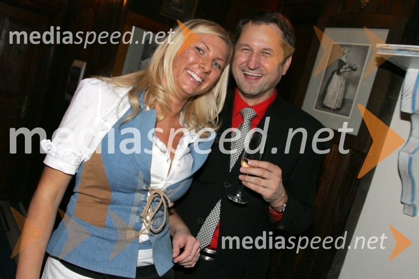 Nastja, natakarica in Jože Hribar, vodja pivnice in direktor gostinstva, Delikatesa d.dOtvoritev Pivnice Bavaria