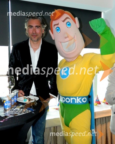 Jan Plestejak, pevec in KuponkoKuponko praznuje 2. rojstni dan - 21.6.2013 na Kongresnem trgu v Ljubljani