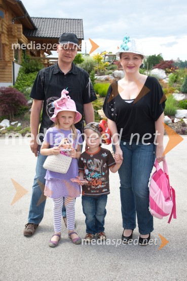 Marko Drofenik; Urška Drofenik, modna oblikovalka, otroka Klara in MaticLady piknik pod klobuki 2013