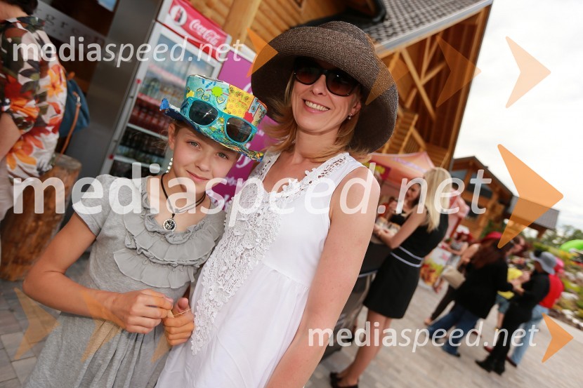 Andreja Comino, novinarka, hčerka KlaraLady piknik pod klobuki 2013