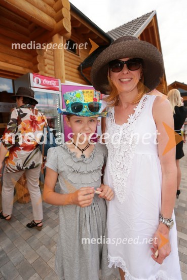 Andreja Comino, novinarka, hčerka KlaraLady piknik pod klobuki 2013