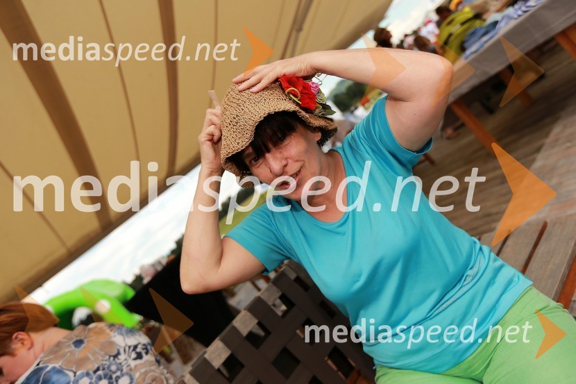 Cirila SkvarčaLady piknik pod klobuki 2013