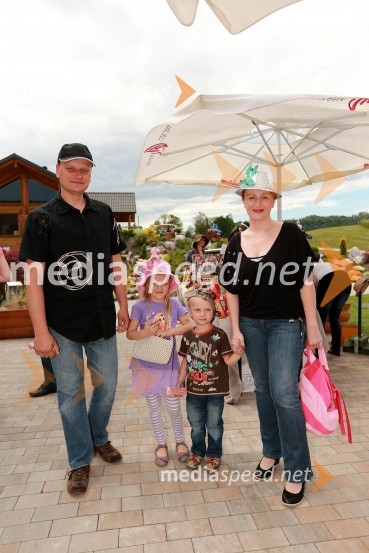 Marko Drofenik; Urška Drofenik, modna oblikovalka, otroka Klara in MaticLady piknik pod klobuki 2013