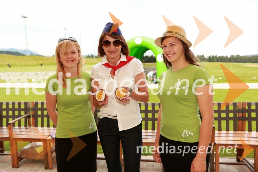 ...; Lidija Pavlin, agencija Nicha; ...Lady piknik pod klobuki 2013