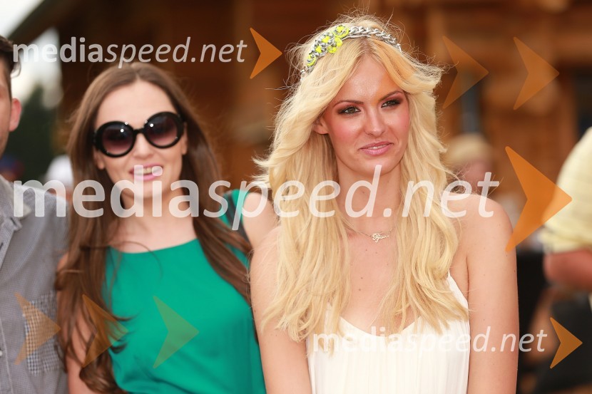 Iryna Osypenko Nemec, manekenka; Tjaša Kokalj, novinarkaLady piknik pod klobuki 2013