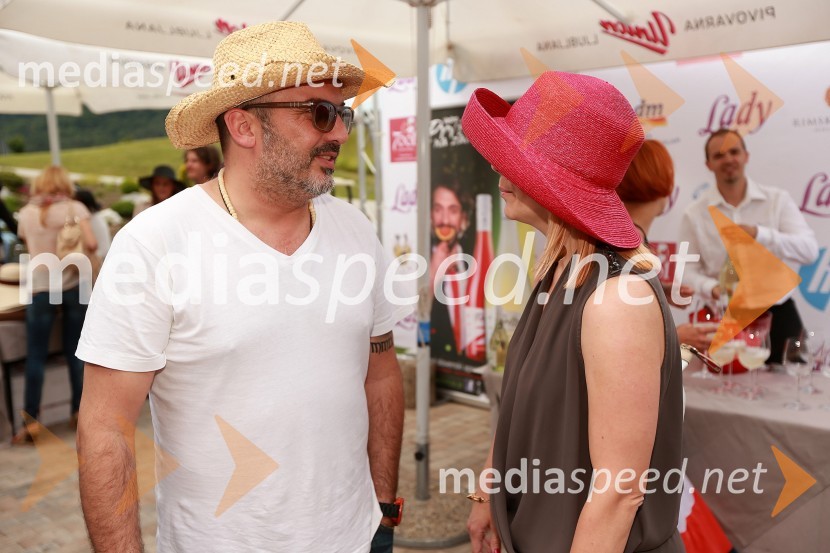 Tony Cetinski, pevec; Tanja Škarjot, izvršna urednica uredništev Krater mediaLady piknik pod klobuki 2013