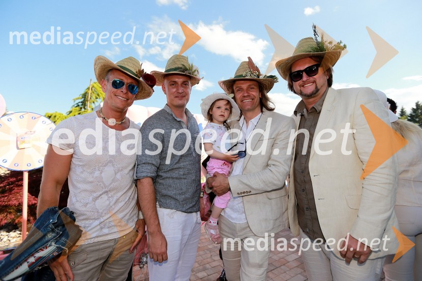 Skupina VictoryLady piknik pod klobuki 2013