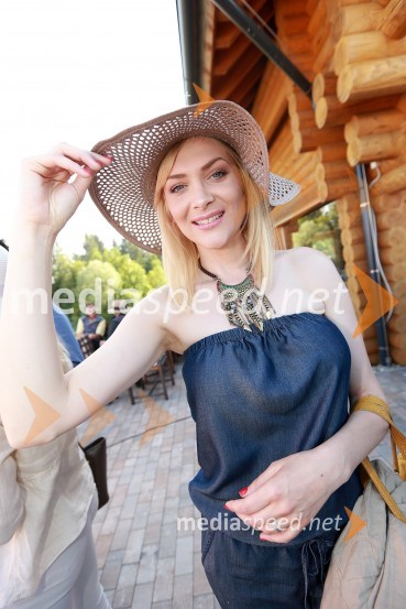 Manca Špik, pevkaLady piknik pod klobuki 2013