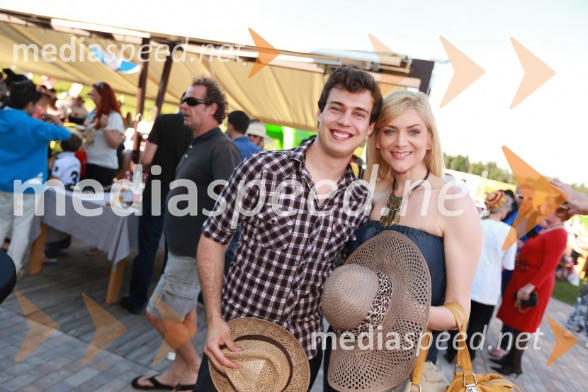 Dejan Vunjak, pevec; Manca Špik, pevkaLady piknik pod klobuki 2013