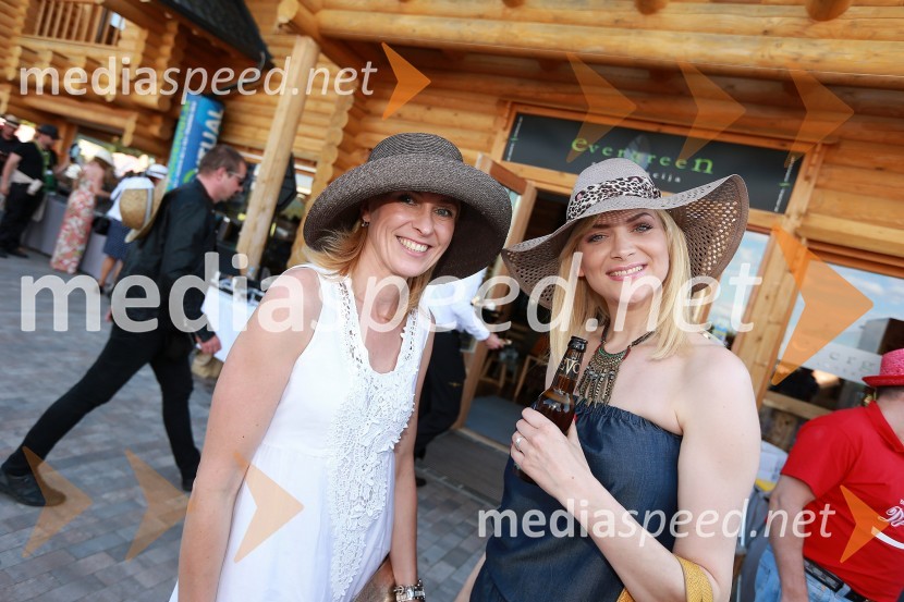 Andreja Comino, novinarka; Manca Špik, pevkaLady piknik pod klobuki 2013