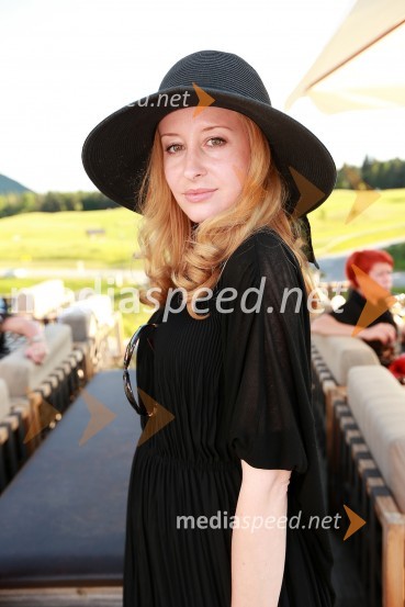 Mojca KrajncLady piknik pod klobuki 2013