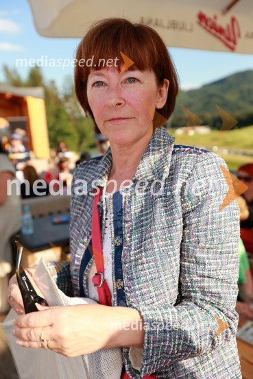 Damjana Bitežnik Logar, modna oblikovalkaLady piknik pod klobuki 2013