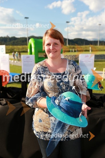 Tjaša Škarpin, modna oblikovalkaLady piknik pod klobuki 2013