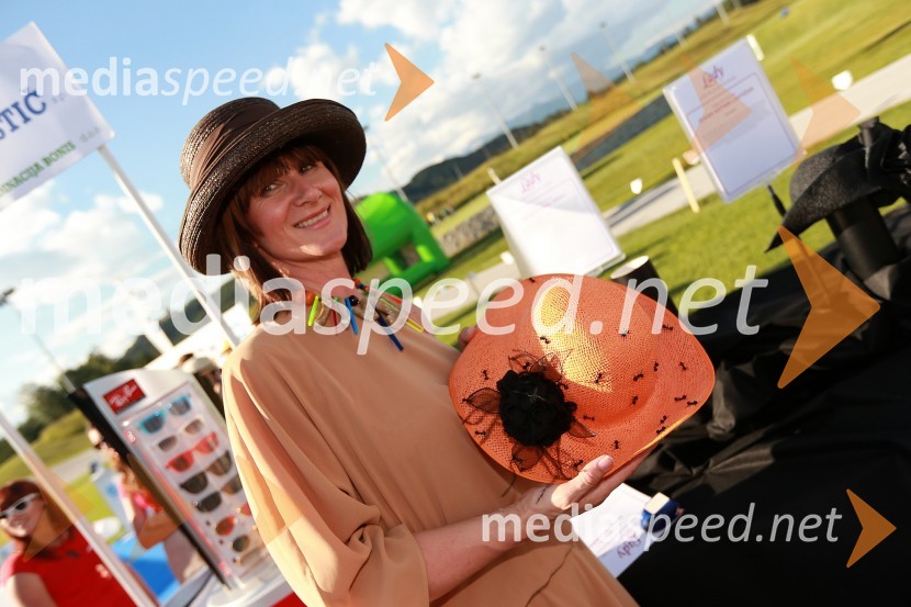 Maja Štamol Droljc, modna kreatorkaLady piknik pod klobuki 2013