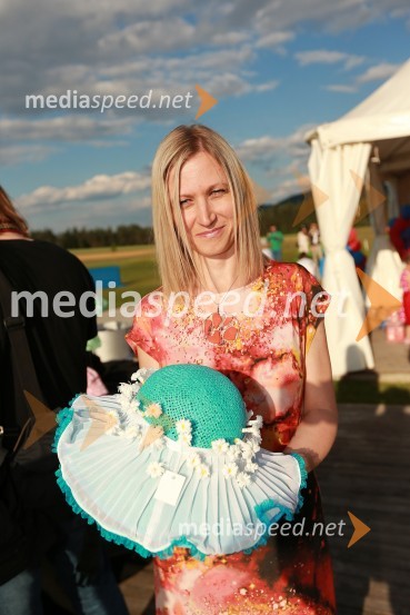 Stanka Blatnik Blagotinšek; modna oblikovalkaLady piknik pod klobuki 2013