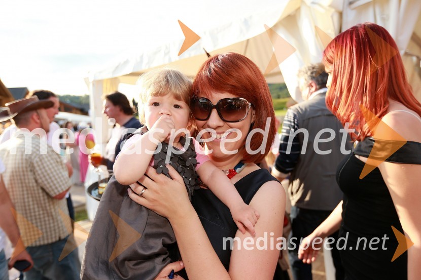 Martina Brec, brand manager, PPD  distribucija d.o.o. in hčerkaLady piknik pod klobuki 2013