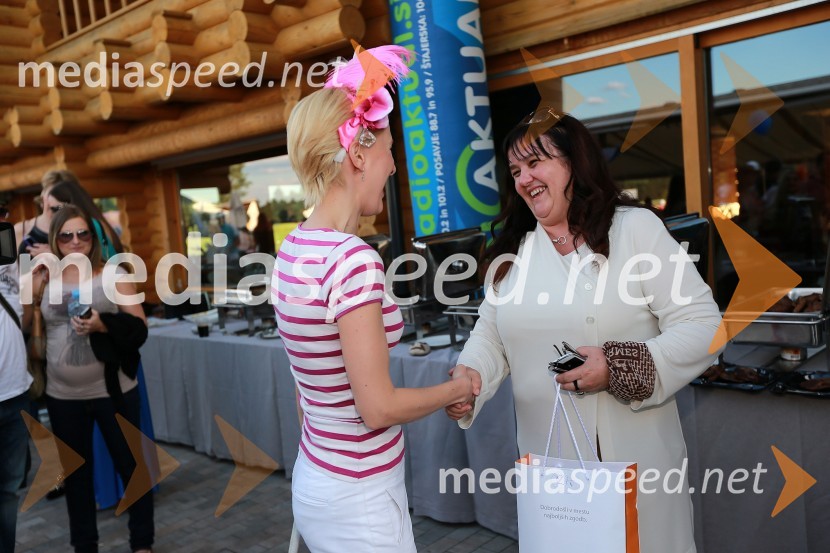 Maja Ferme, modna oblikovalka; Višnja Gavran, organizatorka dogodkov na Krater MediaLady piknik pod klobuki 2013