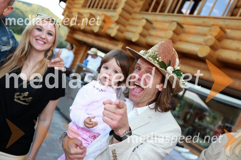 Robert Dragar, član skupine Victory; hči StelaLady piknik pod klobuki 2013