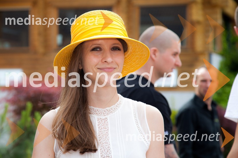 Nastija Egartner, tržno komuniciranje Kozmetika AfroditaLady piknik pod klobuki 2013