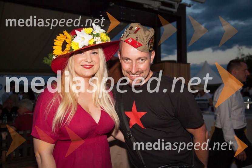 Danica Lovenjak, novinarka; Srečko Blas - Daphne, član skupine SestreLady piknik pod klobuki 2013