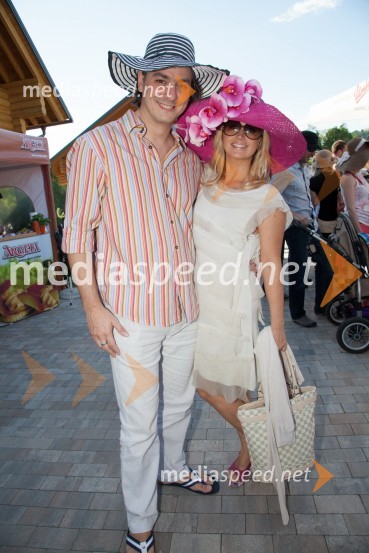 Saša Lendero, pevka; Miha HercogLady piknik pod klobuki 2013
