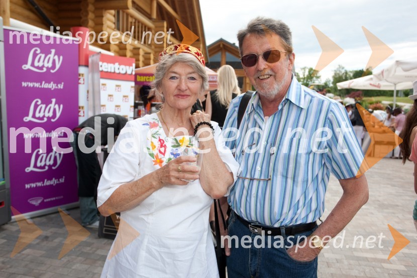 Albina Podbevšek, novinarka; Stane Jerko, fotografLady piknik pod klobuki 2013