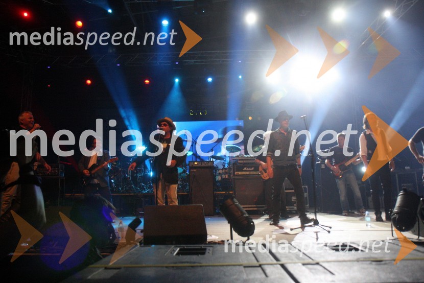 Nastop skupine preporod z gostiPiše se leto 2013